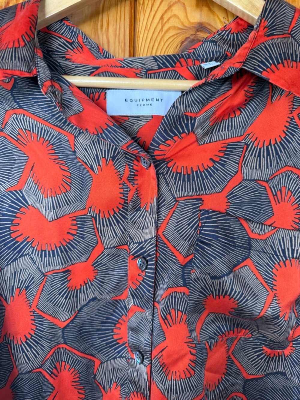 Women’s 100% silk chic blouse - Picture 2 of 3
